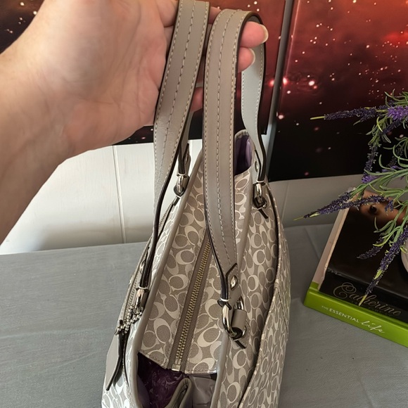 Coach Chelsea Bias Signature Tote - Picture 4 of 11